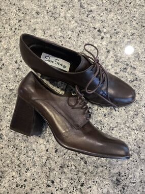 Women's Brown Leather-like Lace-Up Block Heel Oxfords